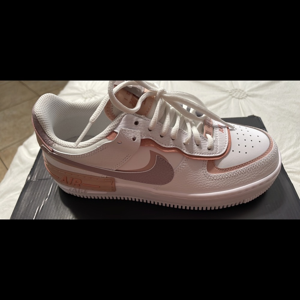 Brand new womens nike shadow.